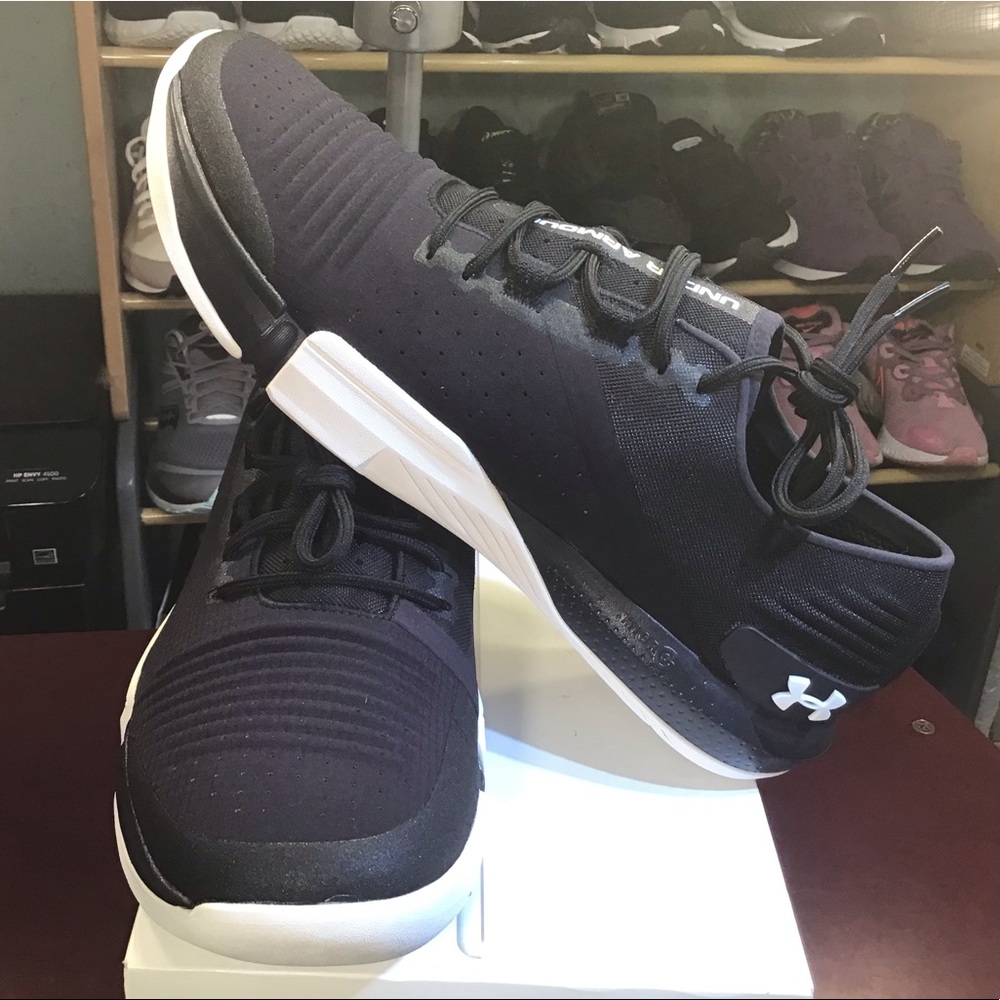 Under Armour Women's UA W TriBase Reign Training.